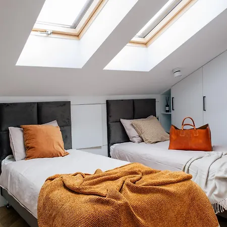 Tyzenhauz Superior Apartment
