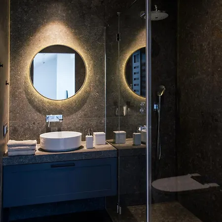 Tyzenhauz Superior Apartment
