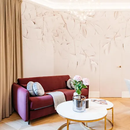 Tyzenhauz Superior Apartment
